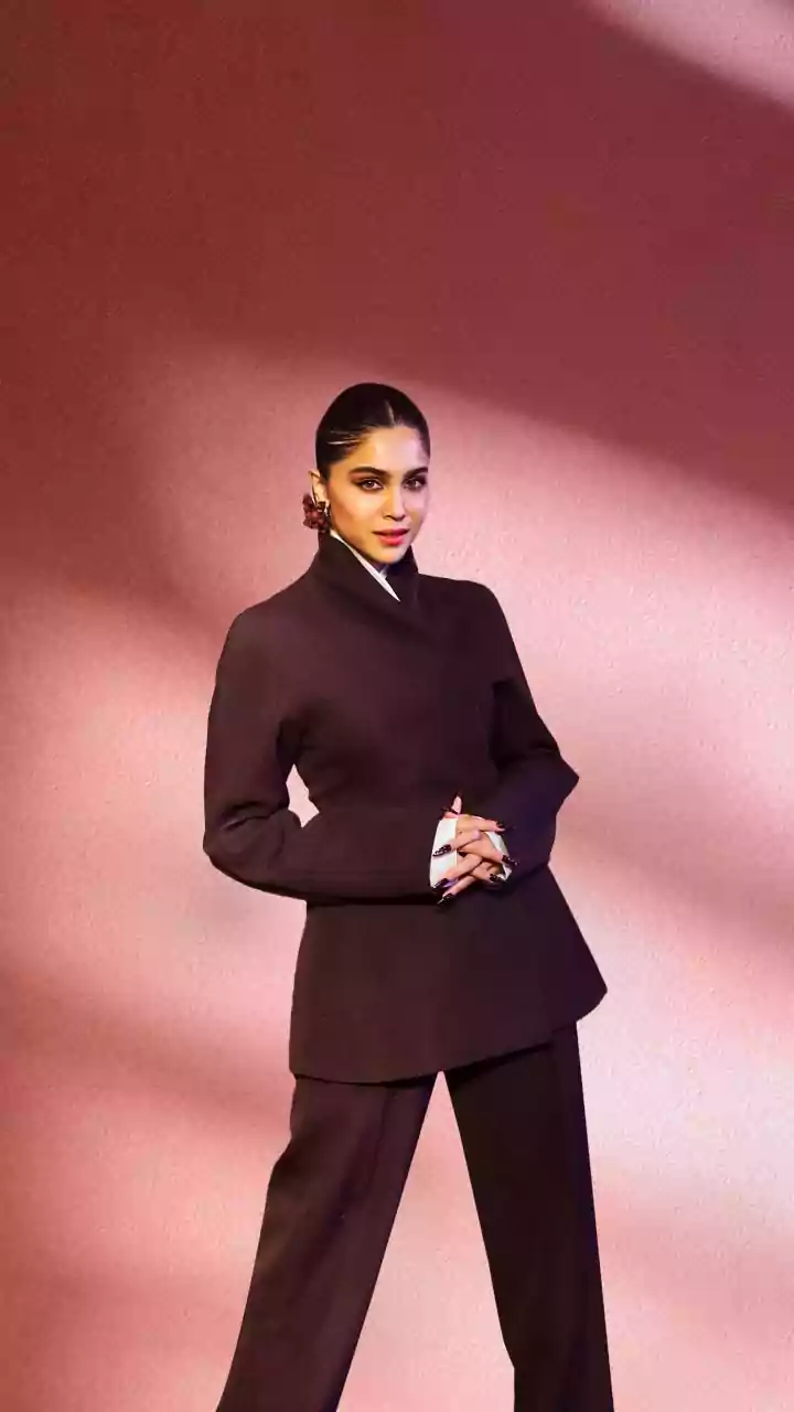 Sharvari On Working With Imtiaz Ali In Main Vaapas Aaunga: 'He Sees Me Where Alia, Deepika...'