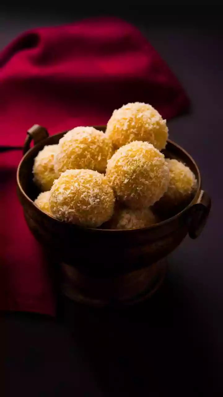Narkel Naru Magic: Bengali Coconut Laddoo Recipe!