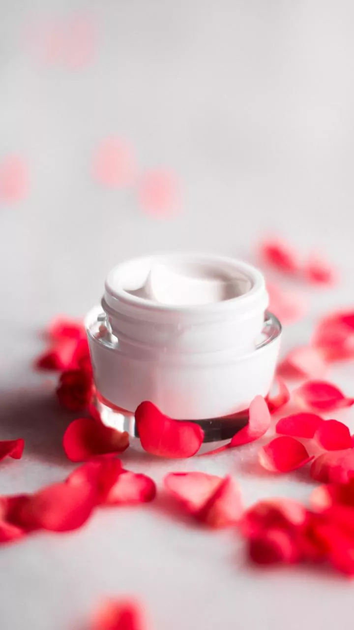 Barrier repair vs skin signalling – ceramides and peptides in winter