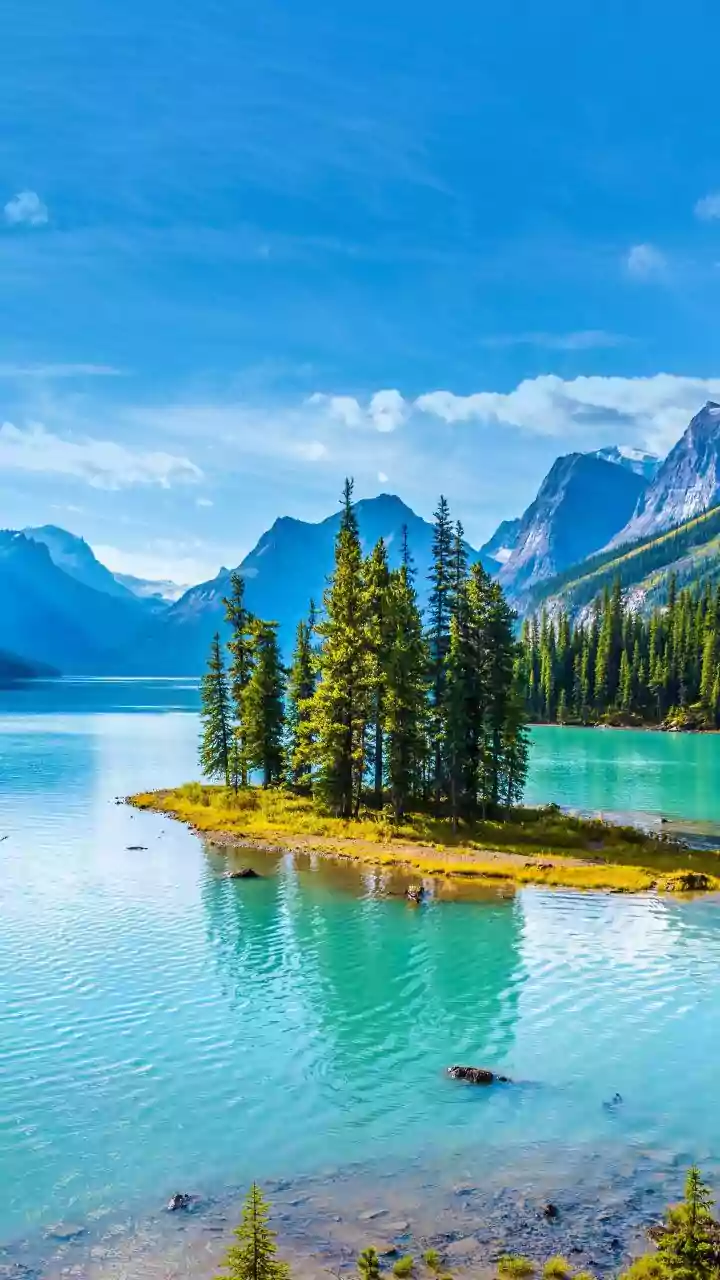 These lakefronts in Canada will leave you mesmerized