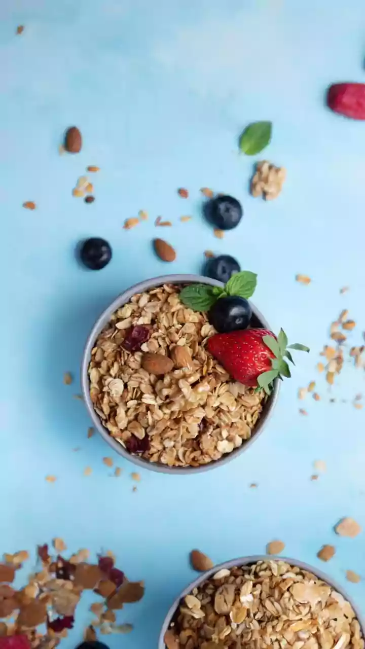 5-Minute Crunchy Granola Wrap: Your Speedy & Healthy Breakfast Solution