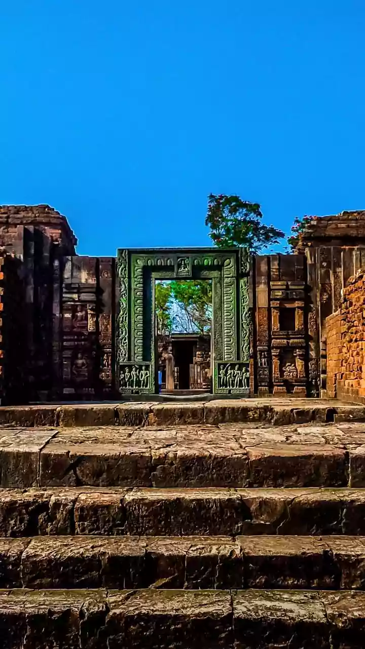 Discover Mandu's monsoon palaces without heavy costs on weekend trips from Indore