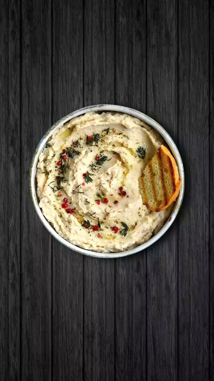 Why Toum Clings to Pita without Using Dairy or Eggs