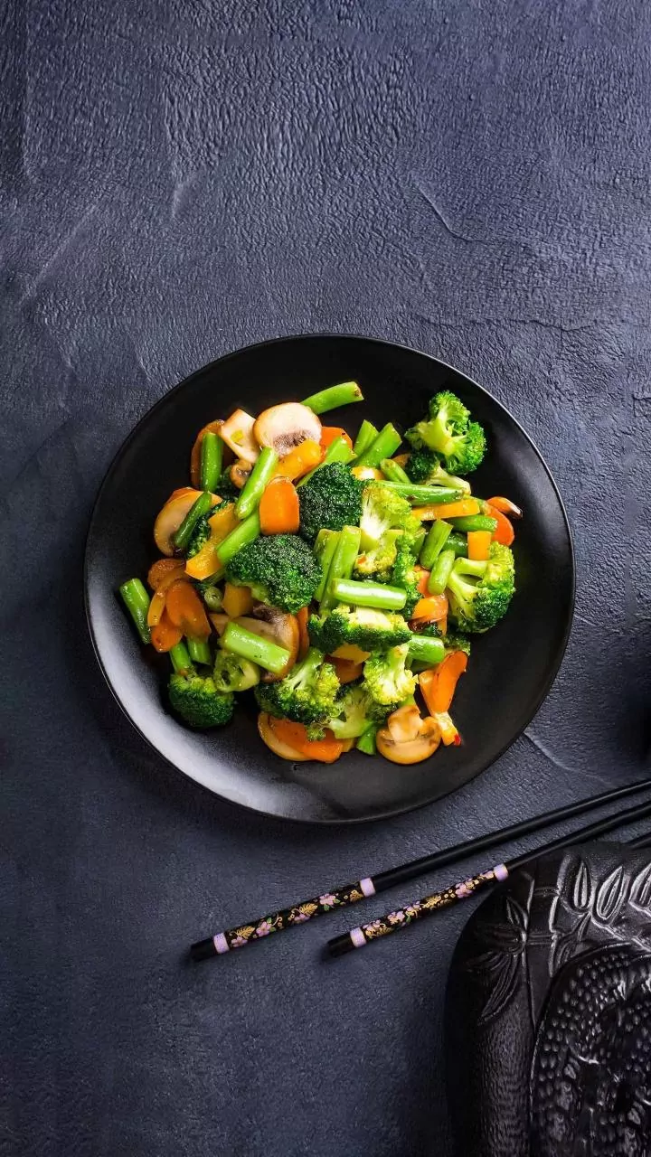 Why Stir-Frying Causes Greater Polyphenol Destruction Than Quick Steaming In Green Veggies
