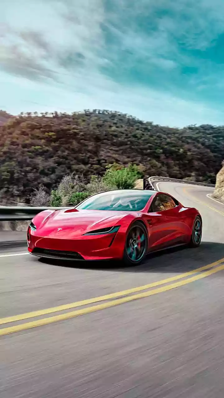 How Tesla Represents Unstructured Traffic on Its Centre Display