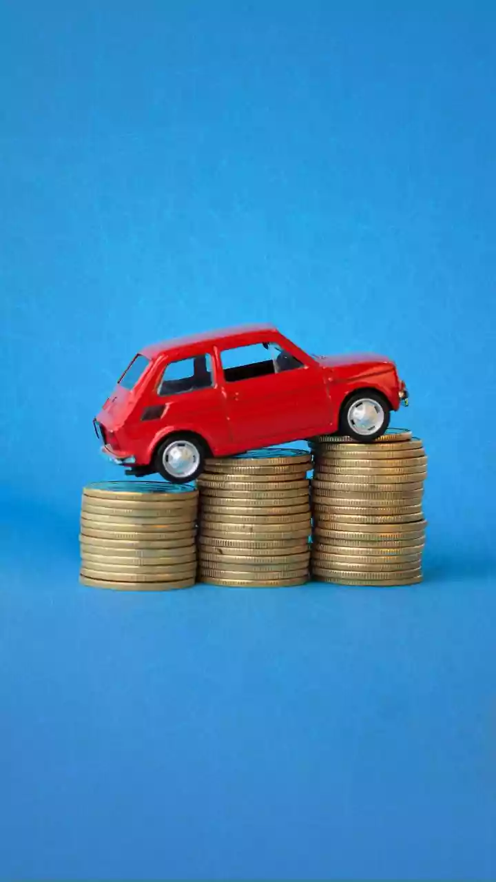 How paying only the minimum amount due on credit cards leads to heavy interest debt traps
