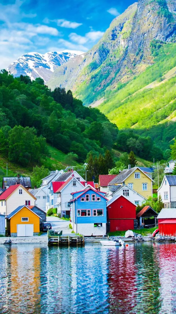 UK PM Starmer protests Trumps completely wrong Greenland tariffs