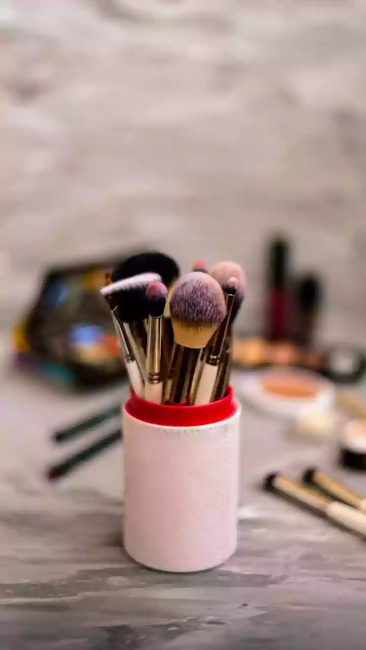 How Softly Tapped Lipstick Creates The Diffused Finish Behind The Blurred-Lip Trend