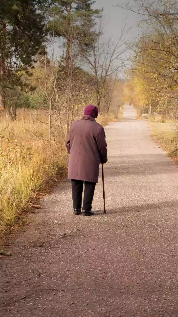 These 6 Midlife Depression Red Flags Linked To 50% Higher Dementia Risk: Study