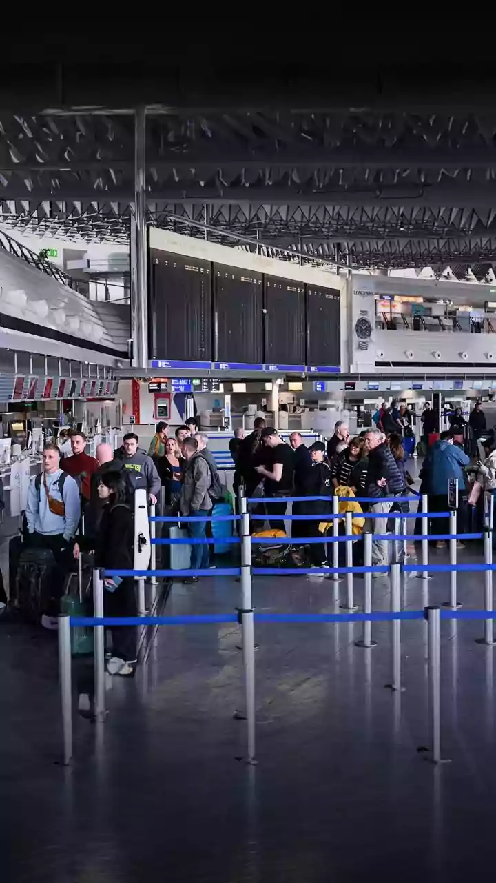 Hundreds of Israelis stranded after UAE revoke landing permissions