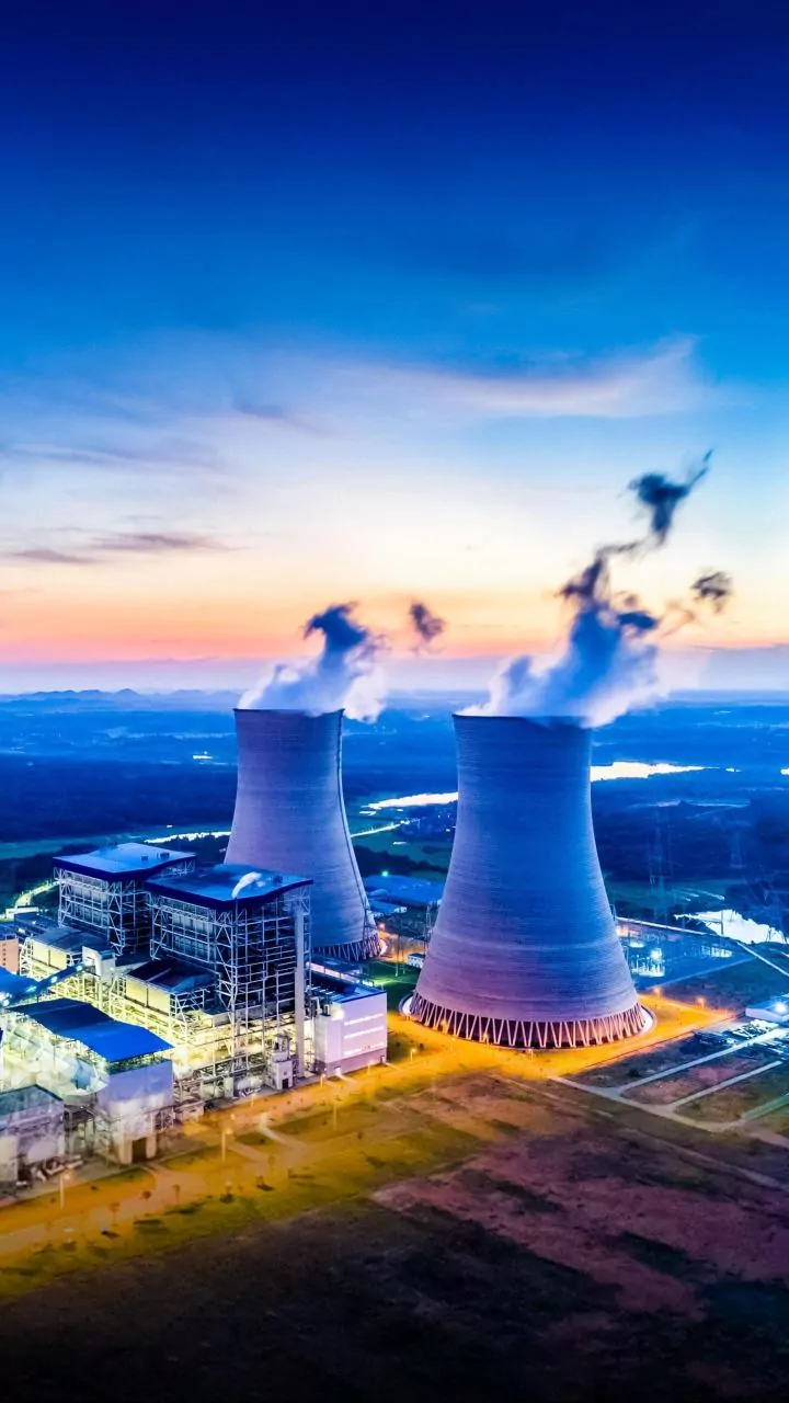 Trump threatens attacks on Iranian power plants over opening Strait of Hormuz