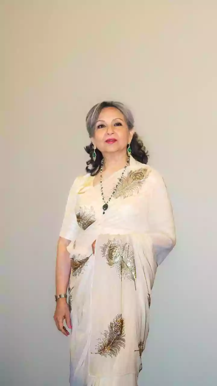 Sharmila Tagore Reunites With Ex-DIL Amrita Singh At Theatre Play, Sara Ali Khan Calls Them ‘OG Legends’