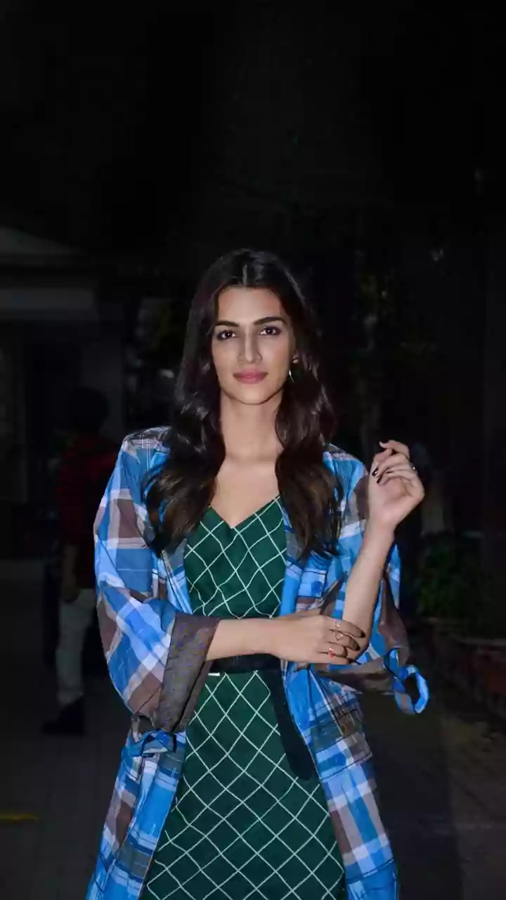 Kriti Sanon's Heartfelt Note & 'Ikkis' Bonding