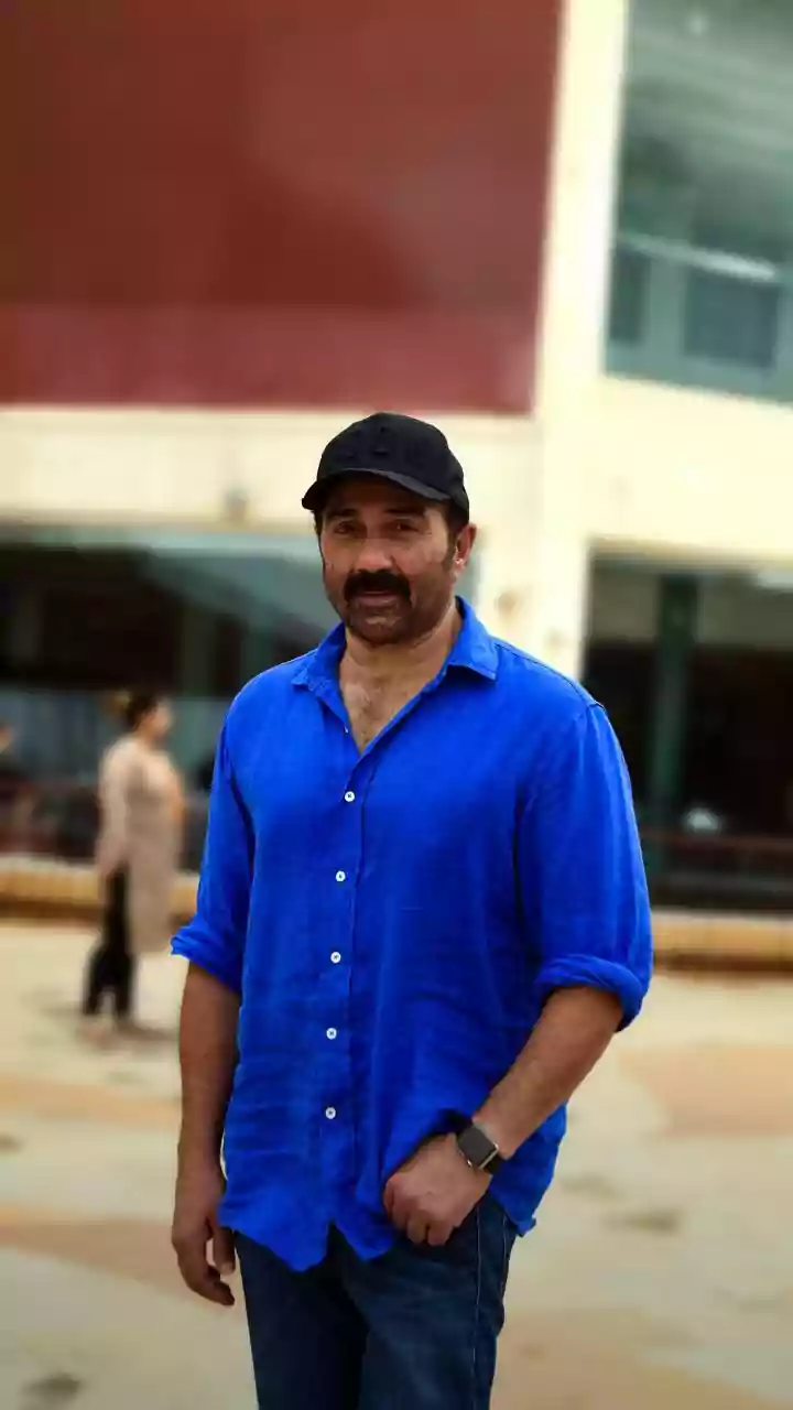 Sunny Deol breaks down at Ikkis screening while remembering his father Dharmendra | WATCH