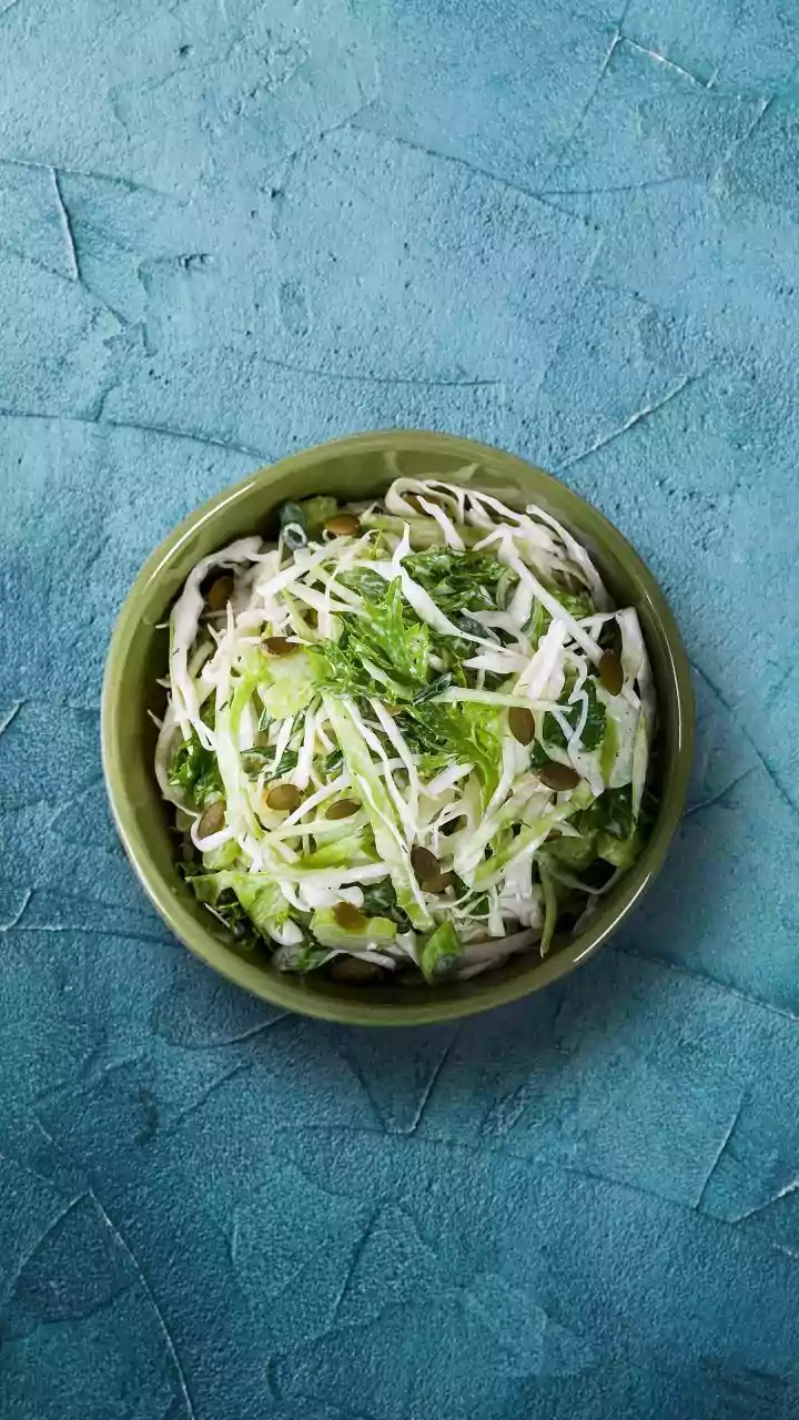 Cabbage + green apple: A delicious salad combo