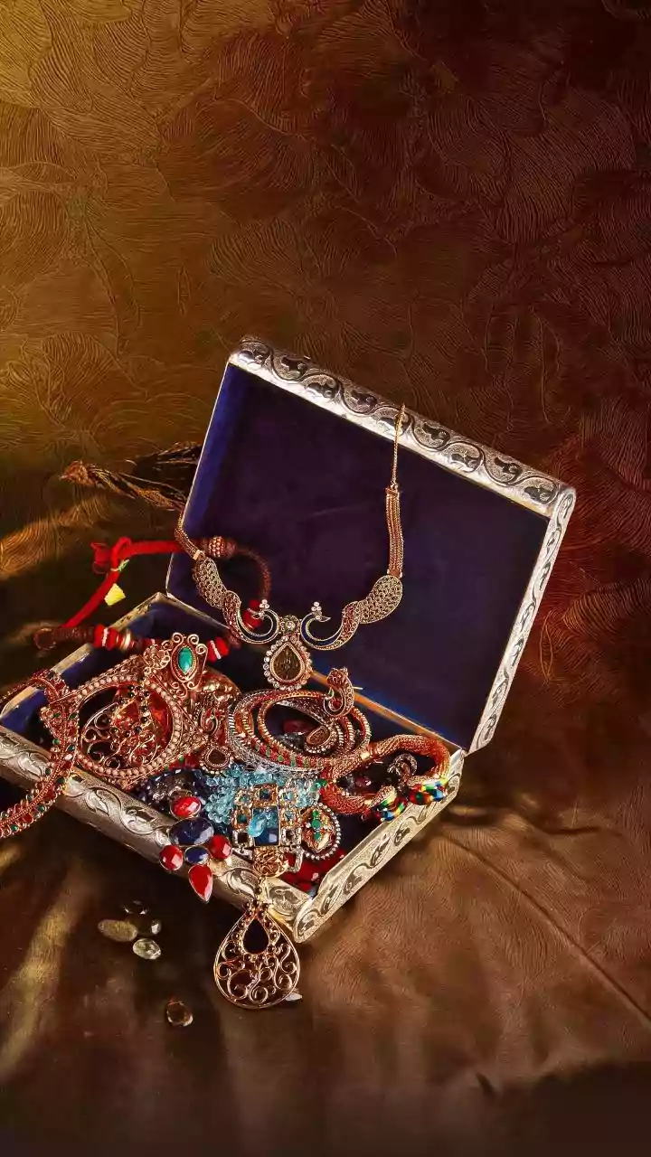 Sentimental Value vs Asset Value: Why Families Preserve Antique Indian Gold Jewellery