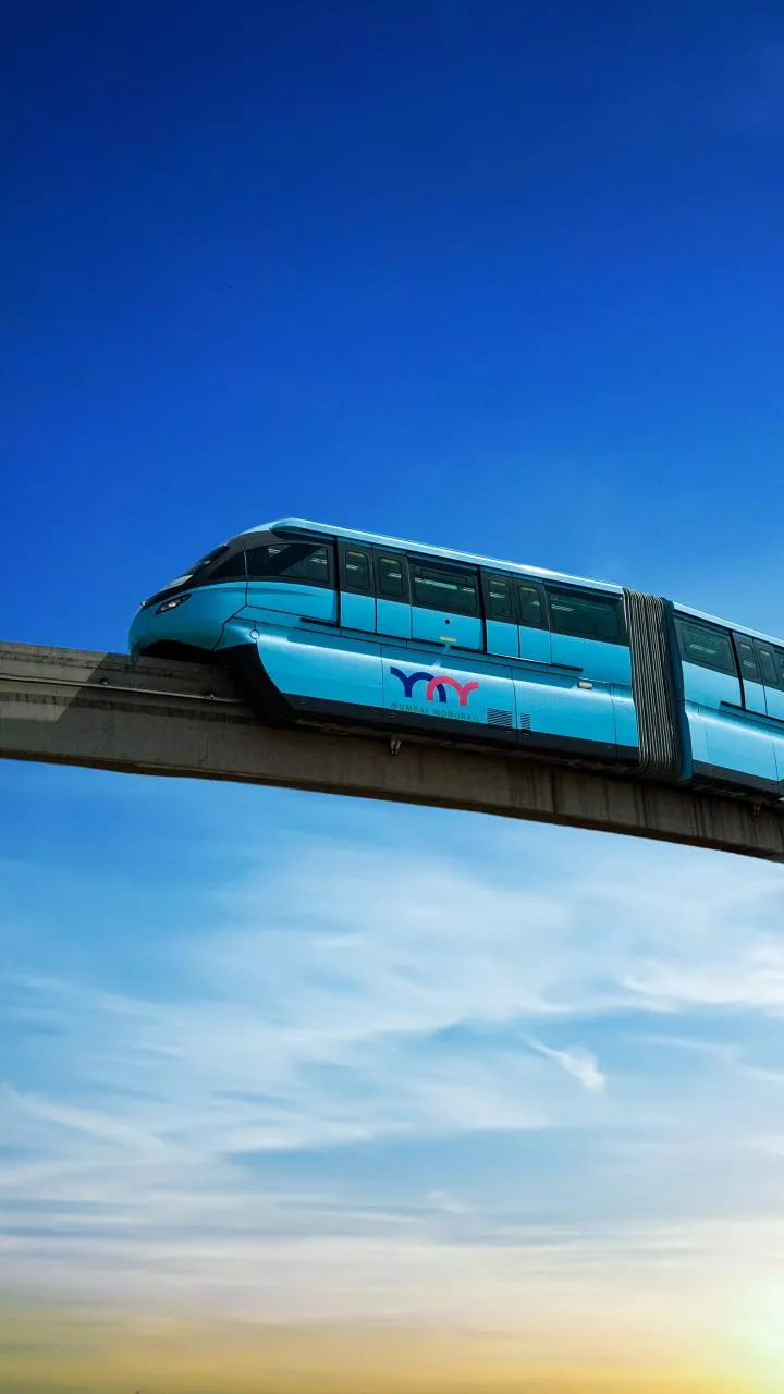 Several families shifted to hotel after formation of cavity on road during Surat metro rail work