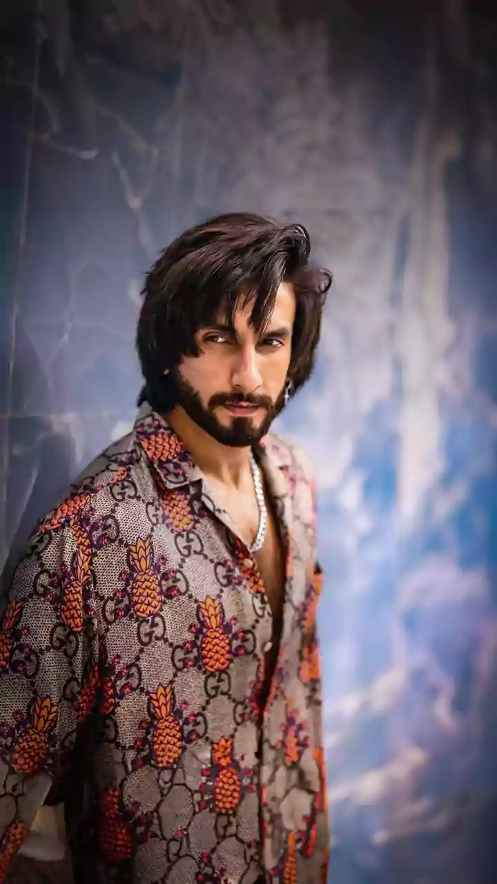 Ranveer Singh's co-star claims that Dhruv Rathee's review of Dhurandhar gained attention due to their influence.