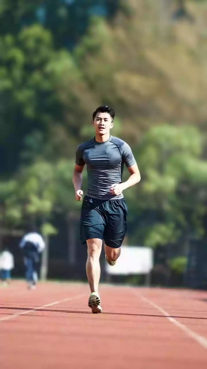 How Runners Can Prevent Knee Injury On Hills Using Slow-Eccentric Leg Movements