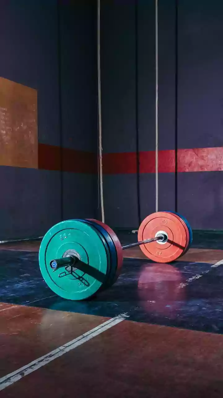 Fitness apps adjusting plans. Are people actually following weather-based routines now