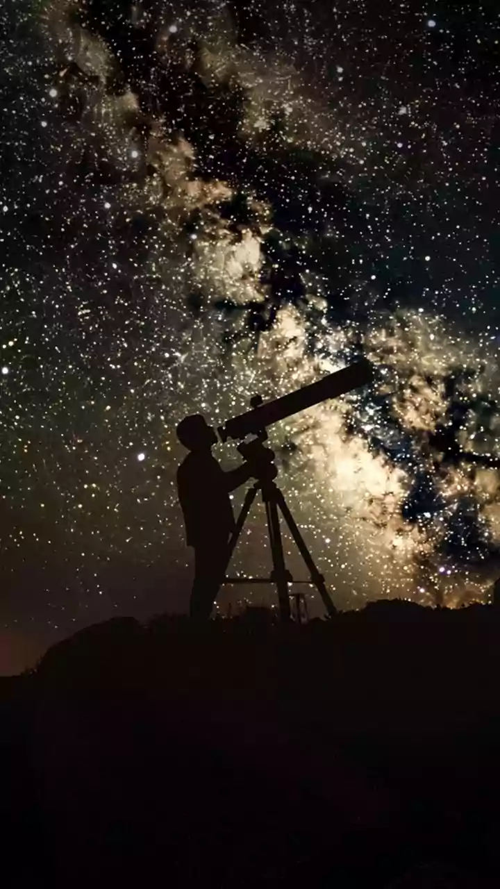 Why Stargazers Are Gathering At Dark Hill Stations To Watch Peak Shooting Stars