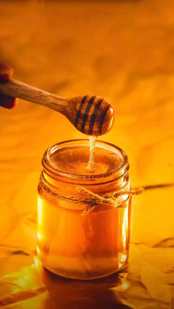 Nature's Healers: Harnessing Honey and Turmeric for Minor Cut Recovery