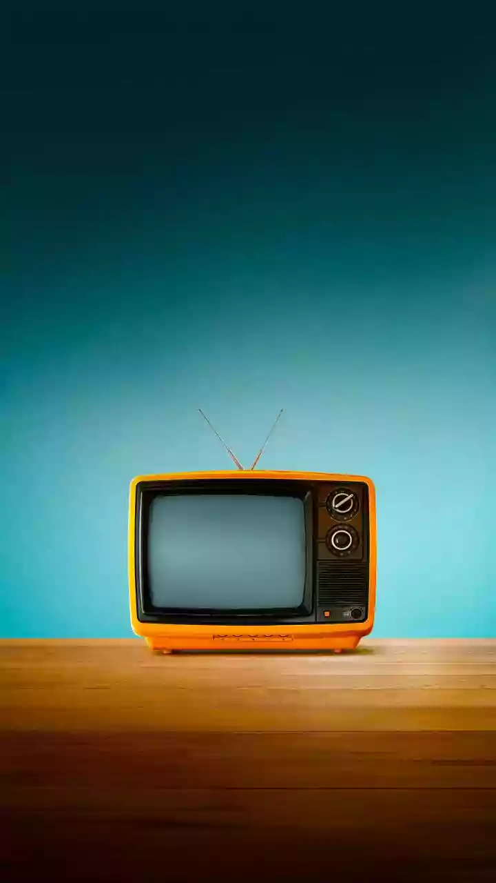 O truque simples para limpar a tela da sua TV e deixá-la com aparência de nova.