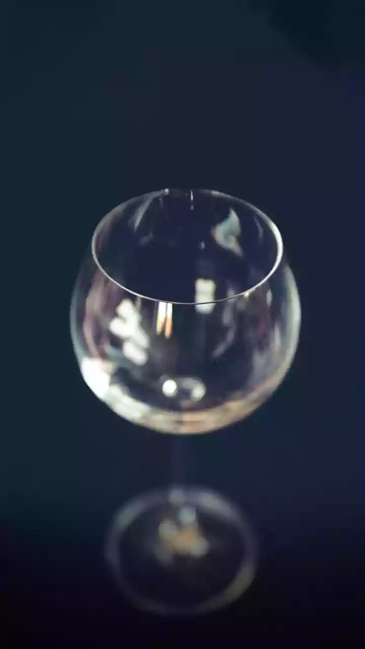 O que o álcool faz com a sua boca (e você provavelmente não sabe)