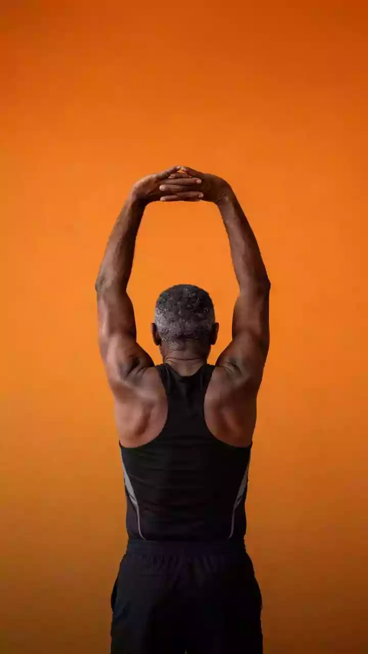 Idosos: como evitar quedas com exercícios simples
