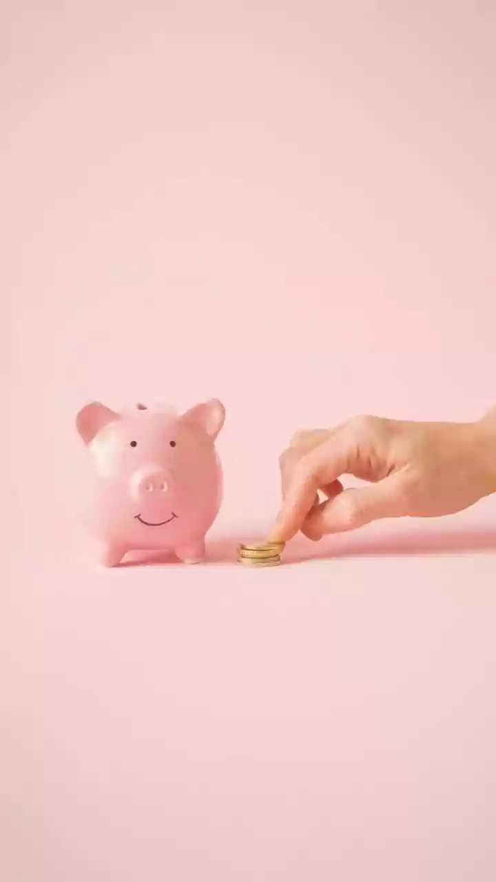 Where Young Freelancers Should Keep 3 Months Of Emergency Cash: Savings vs Liquid Funds