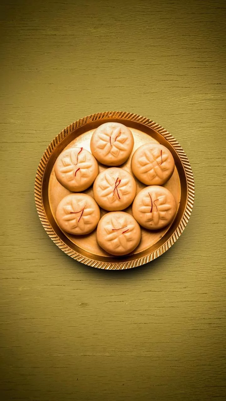 Hygiene Lapse At Pune’s Iconic Santosh Bakery: Ants Found In Patties