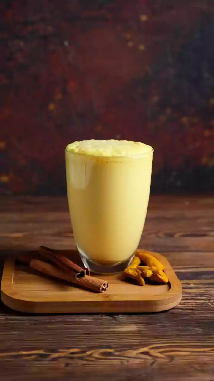 This Fresh Turmeric Almond Milk Drink Boosts Monsoon Immunity Instantly