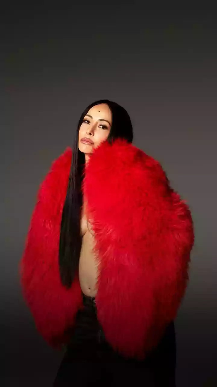 Já está assim? Sabrina Sato exibe barriguinha de grávida e tamanho impressiona
