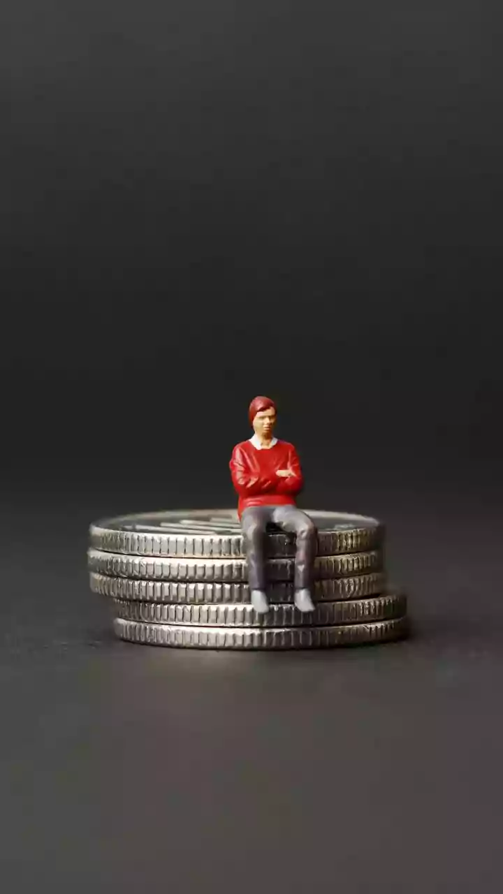 CBI arrests MCD officials red-handed taking Rs 2 lakh bribe