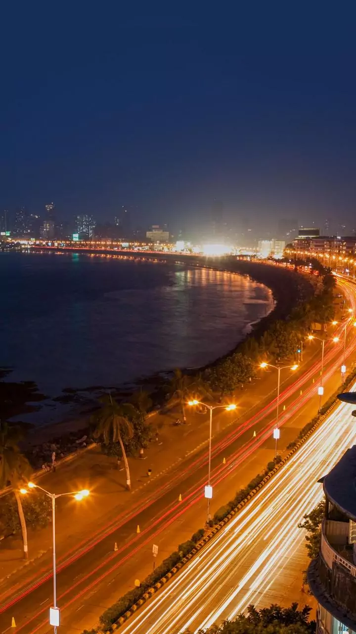 Mumbai wakes up to hazy conditions; moderate AQI recorded