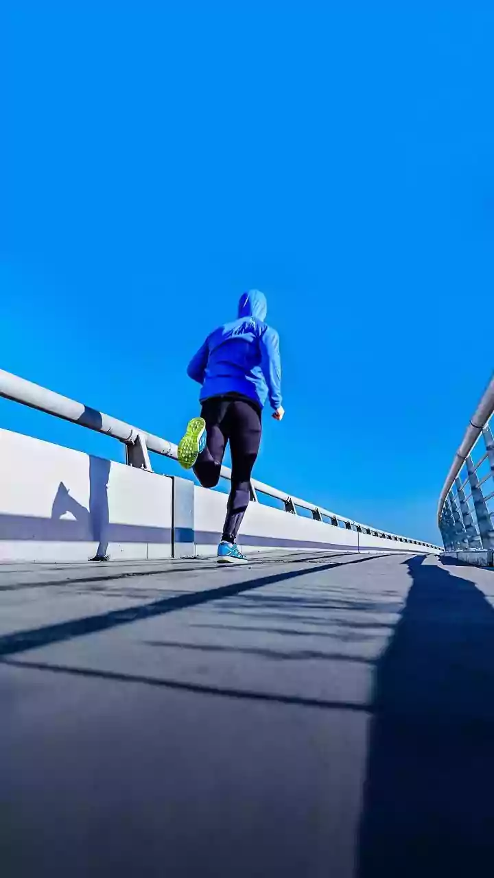 How Brisk Walking In Zone-2 Improves Endurance For Sedentary Workers
