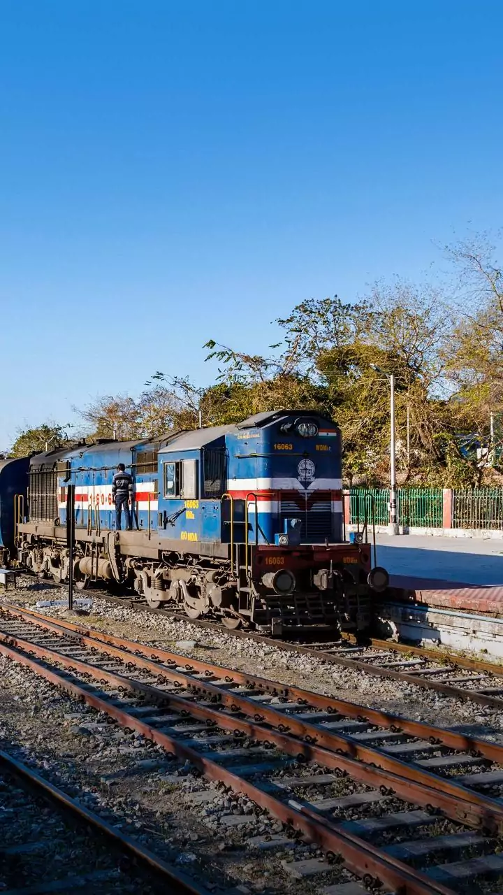 Indian Railways unveils its 1st hydrogen train