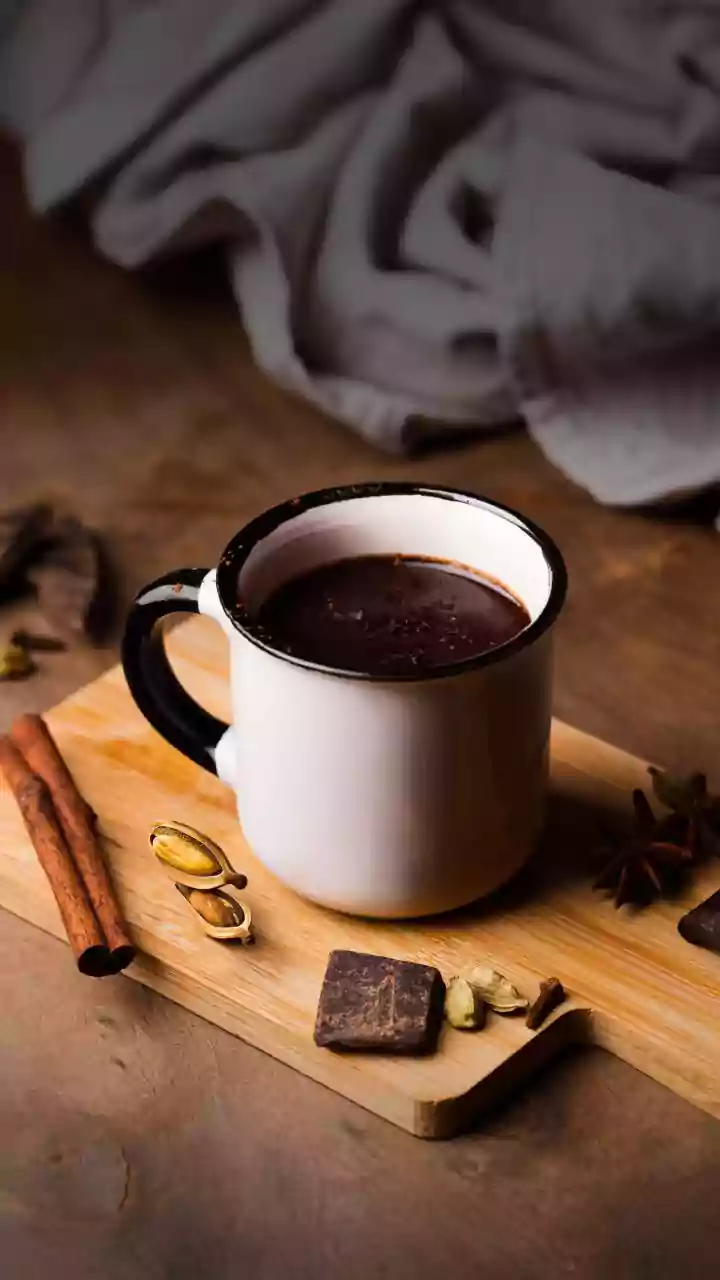 A bebida perfeita para o frio? Veja como fazer o chocolate quente viral do TikTok