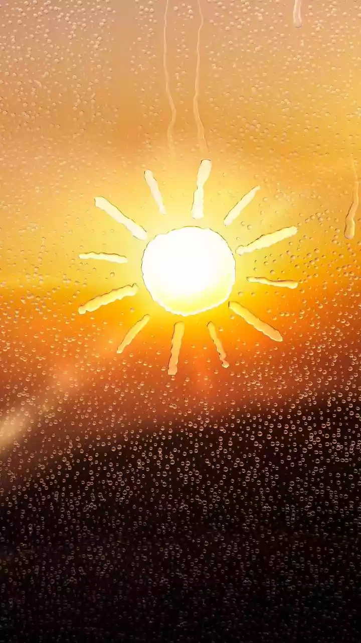 Why Does the Sky Turn Grey on Hotter Days? Unveiling the Science Behind the Hue Change