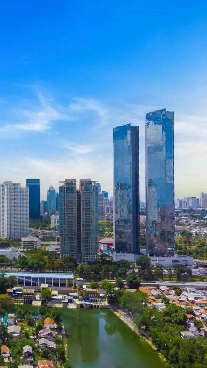 Your Million-Dollar View: Unpacking Global Property Sizes for $1M