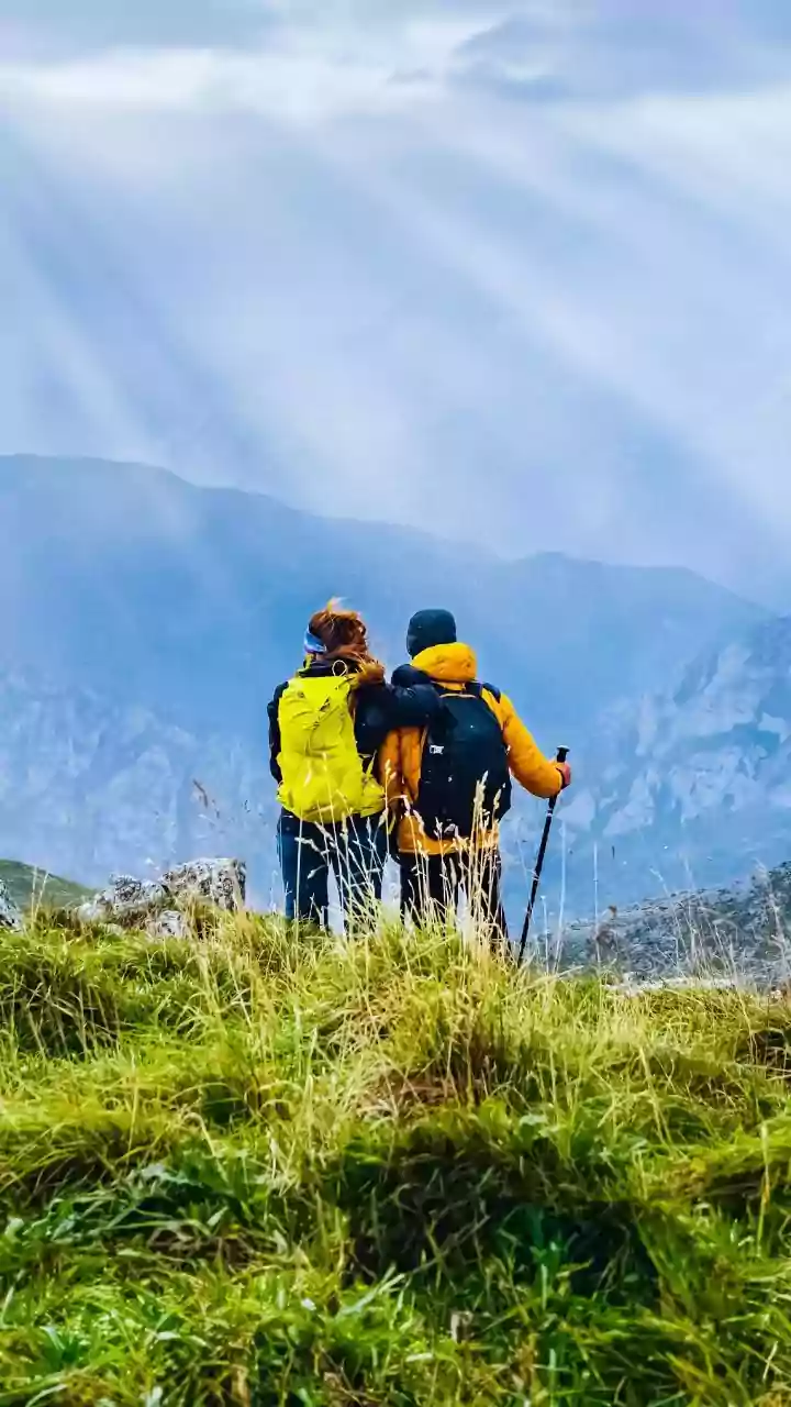 Pilgrimage Fitness Debate Ignites: Man Carried by Porter Sparks Online Uproar