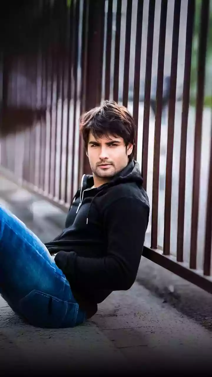 Cool Casuals To The Habibi Look: 5 Times Vivian Dsena Ruled Fashion Game On Laughter Chefs