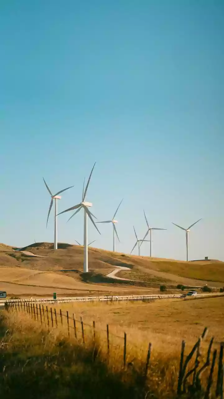 Low wind today—air feels still outside.