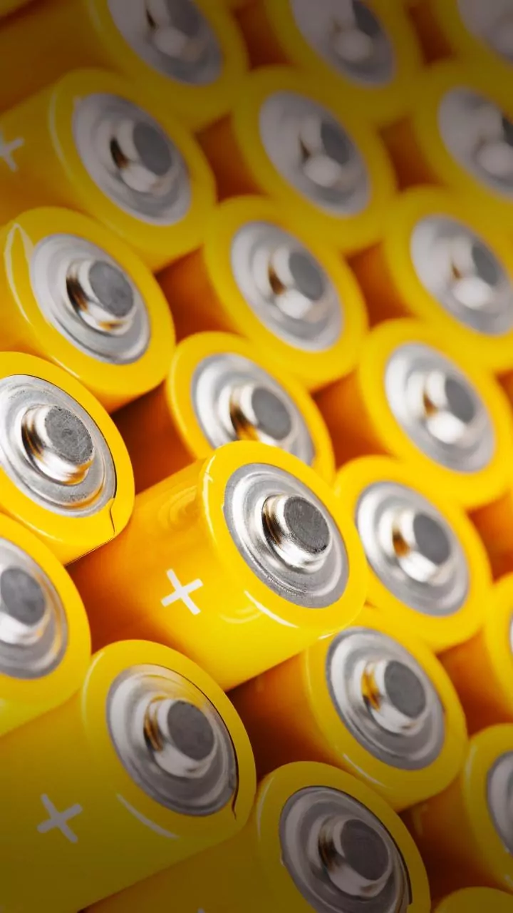 Nanowire Batteries: A Cheaper, Safer Power Future?