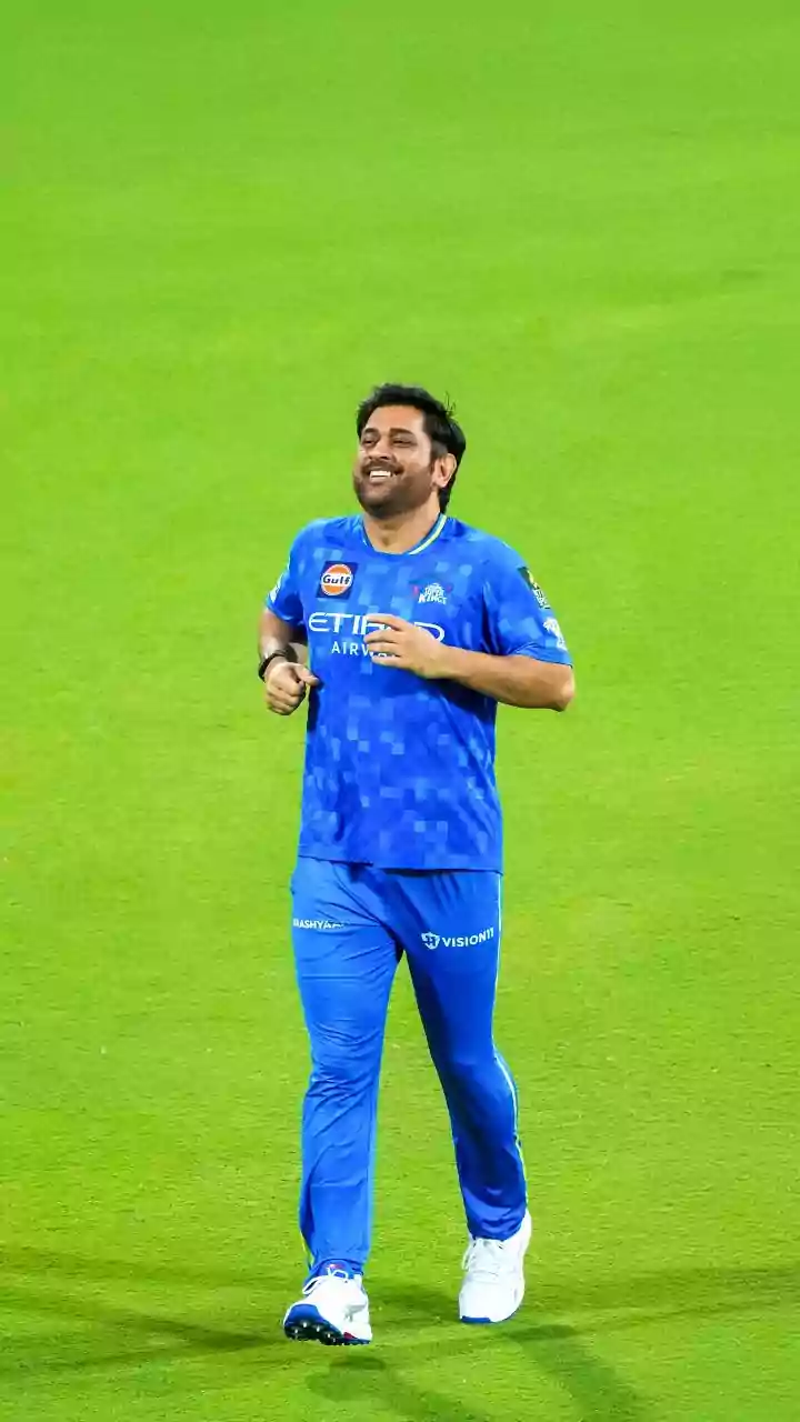 “Ek tha jo….” Royal Challengers Bengaluru troll MS Dhoni with latest X video