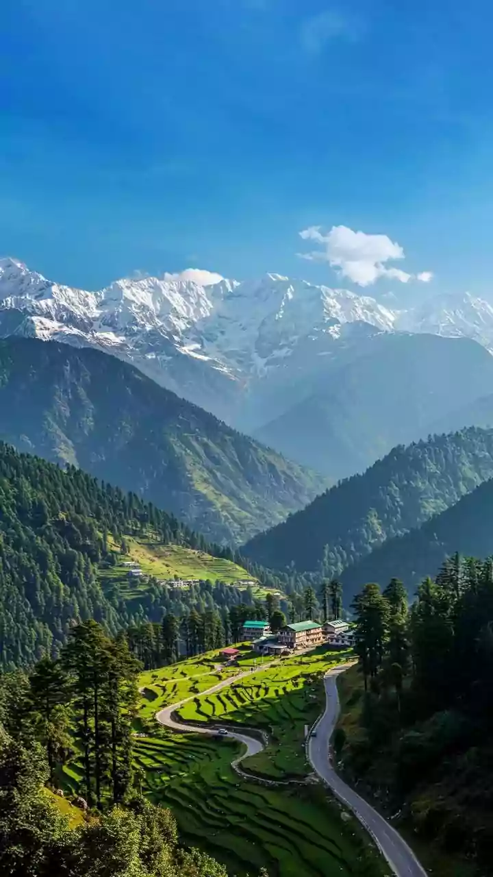 Mountain Getaways Turn Gridlock: Tourists Face 5-Km Jams in Himachal's Koksar