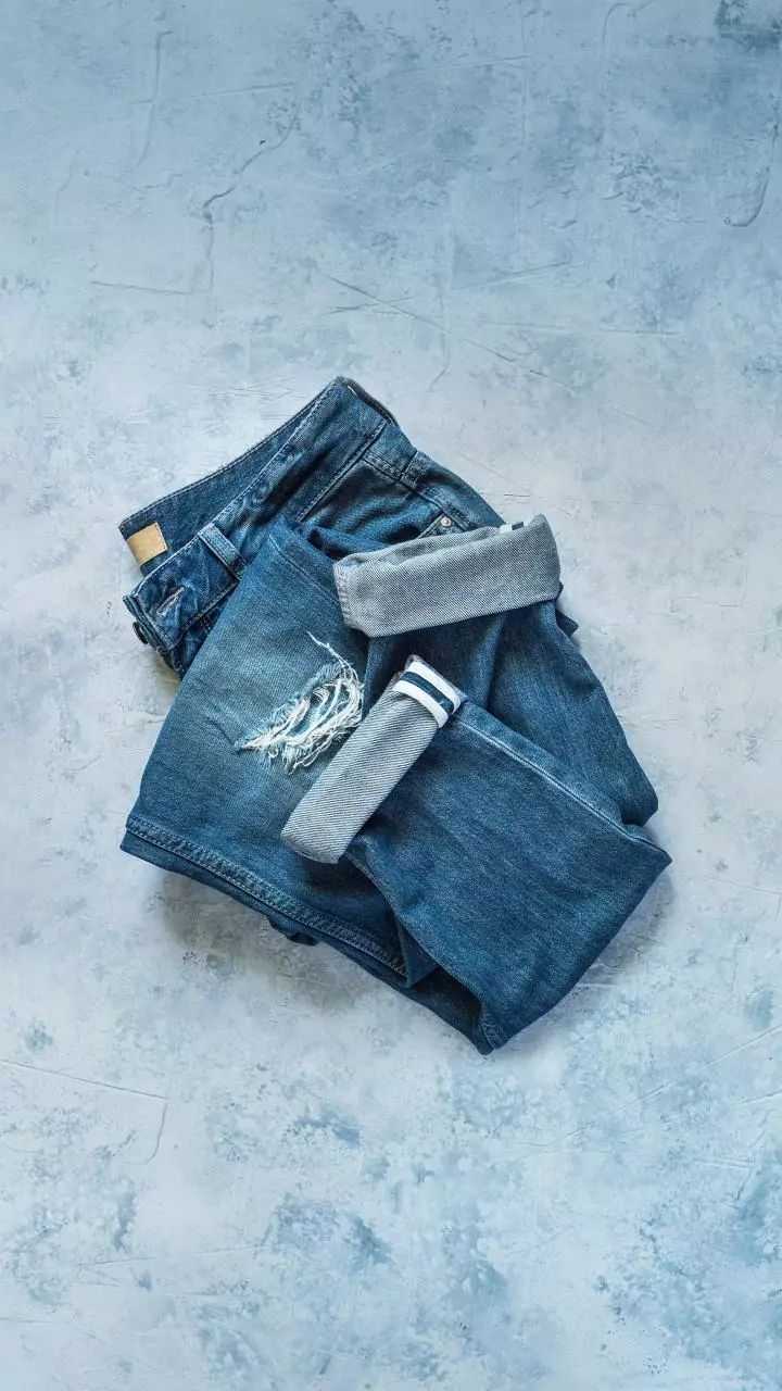 Costura faça você mesmo: vou explicar como consertar uma calça jeans rasgada em casa com um truque simples