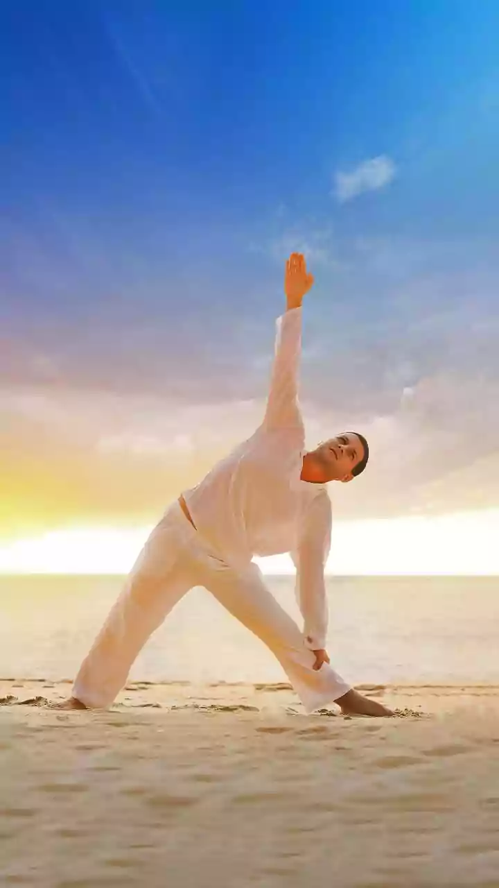 Correct Phone Posture Fast Simple Yoga Asanas To Relieve Rounded Shoulders And Stiffness