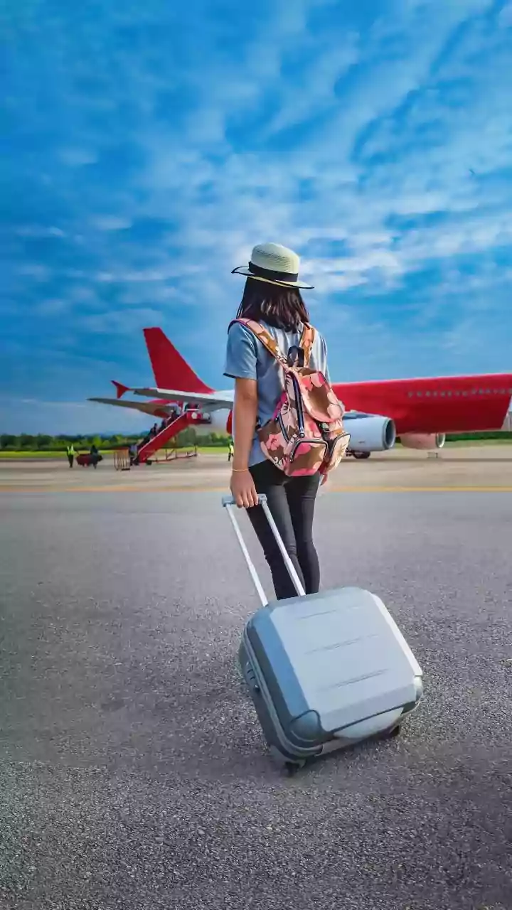 Mid week flight departure alerts deliver up to 30 percent savings for travellers