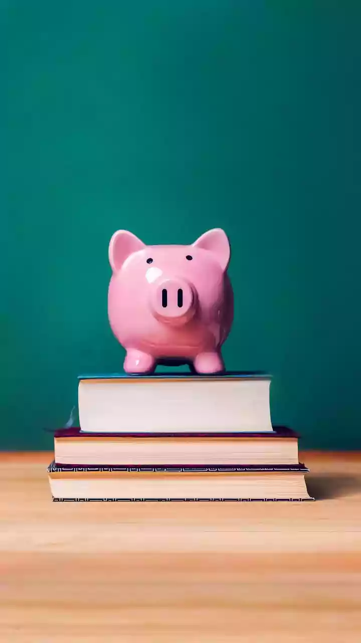 Navigating Tax Slabs: How Fresh Graduates Choose New Or Old Options
